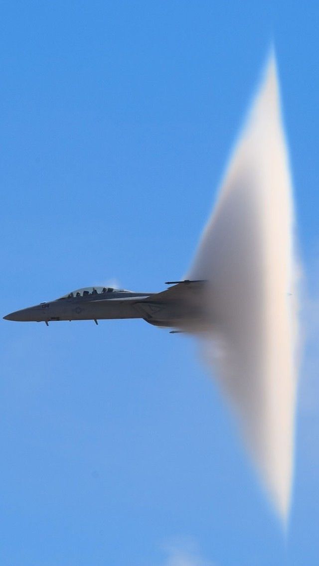 Daincityarms.com-F_A-18-Super-Hornet-breaking-the-sound-barrier-1 ...